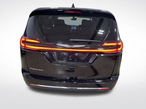 Used 2024 Chrysler Pacifica Touring-L image 28