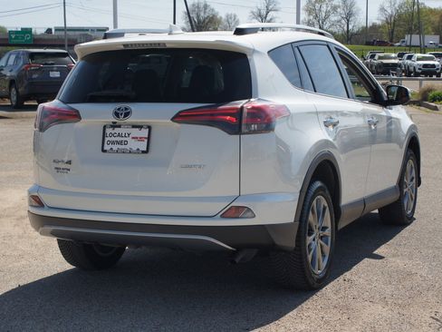 Used 2018 Toyota RAV4 Limited image 21