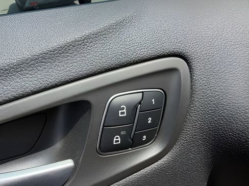 Used 2018 Ford Escape Titanium w/ Ford Safe & Smart Package AWD/4WD image 11