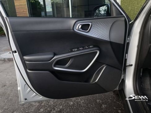 Used 2020 Kia Soul LX image 19