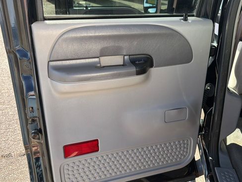 Used 2001 Ford F350 Lariat AWD/4WD image 17