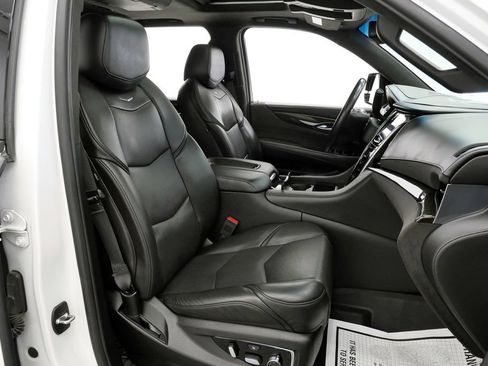 Used 2020 Cadillac Escalade Platinum AWD/4WD image 15