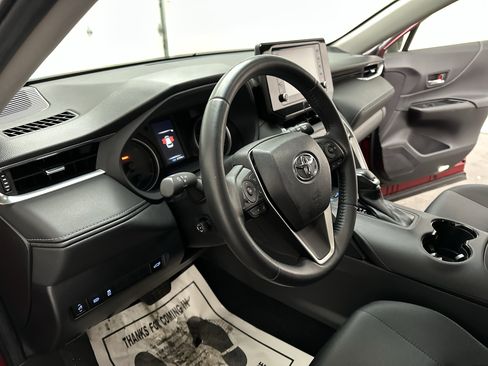 Used 2022 Toyota Venza LE image 17