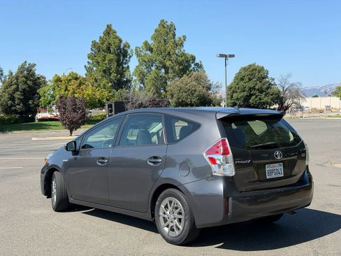 Used 2017 Toyota Prius V Two w/ Carpet Mat Package FWD image 2