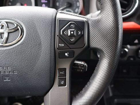 Used 2020 Toyota Tacoma TRD Off-Road AWD/4WD image 8