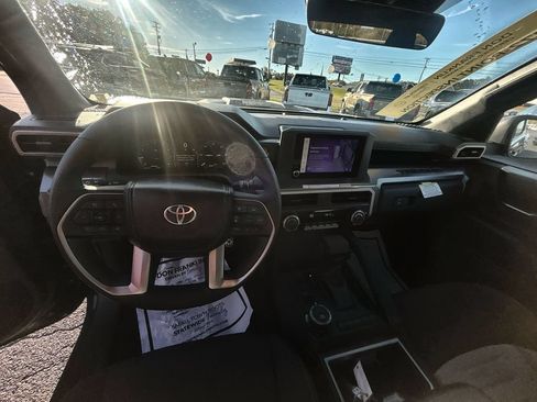 Used 2025 Toyota Tacoma TRD Sport AWD/4WD image 12