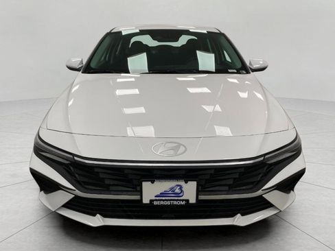 New 2026 Hyundai Elantra SE image 9