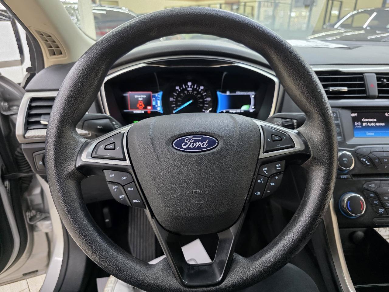 Used 2018 Ford Fusion SE FWD image 26