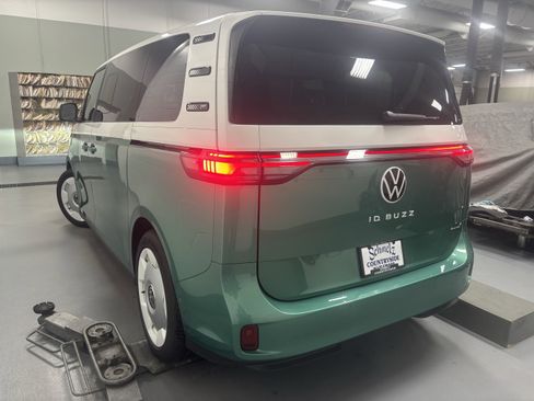 New 2025 Volkswagen ID. Buzz 1st Edition AWD/4WD image 9