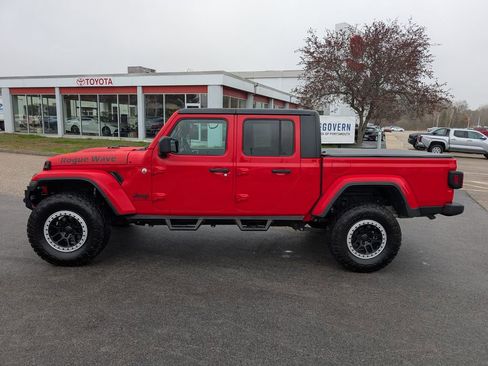 Used 2021 Jeep Gladiator Sport AWD/4WD image 2