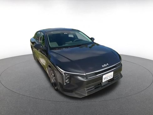 Used 2025 Kia K4 FWD image 3