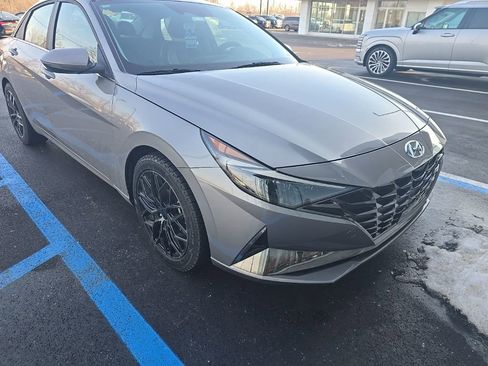 Used 2023 Hyundai Elantra Limited w/ Preferred Accessory Package image 2