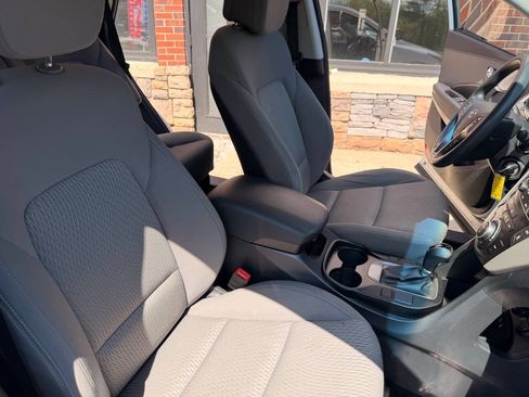 Used 2017 Hyundai Santa Fe SE AWD/4WD image 18