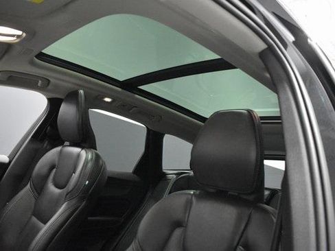 Used 2022 Volvo XC60 B5 Inscription w/ Climate Package image 19