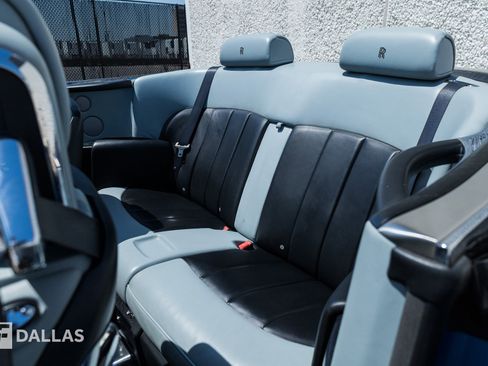 Used 2015 Rolls-Royce Phantom Drophead Coupe RWD image 36