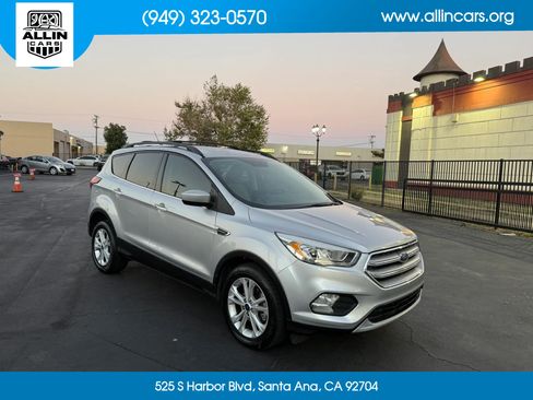 Used 2019 Ford Escape SEL FWD image 3