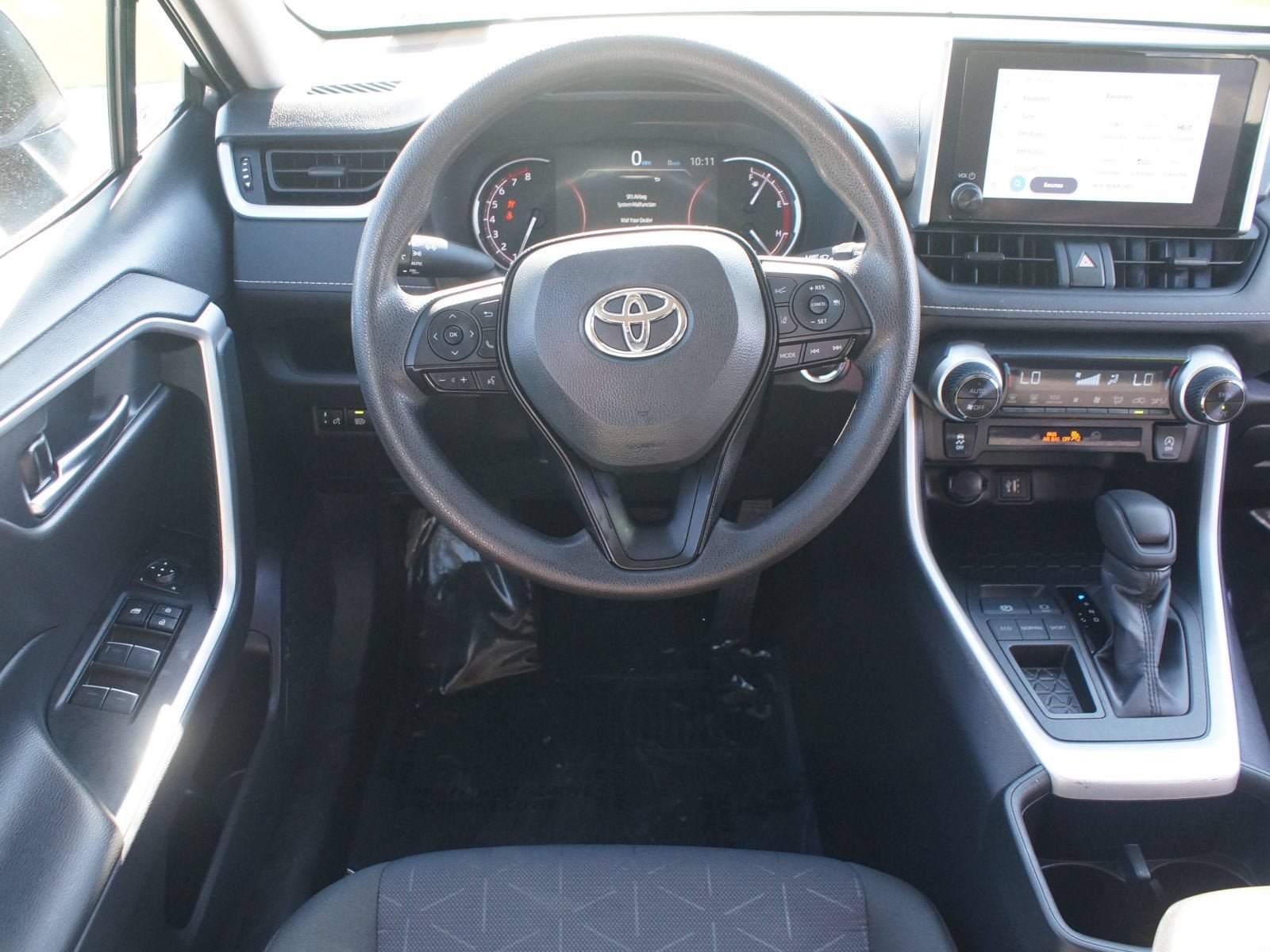 Used 2025 Toyota RAV4 XLE FWD image 5