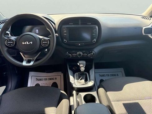 Used 2023 Kia Soul LX w/ LX Technology Package image 8