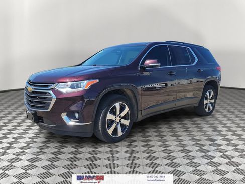 Used 2020 Chevrolet Traverse LT w/ LT Premium Package AWD/4WD image 2