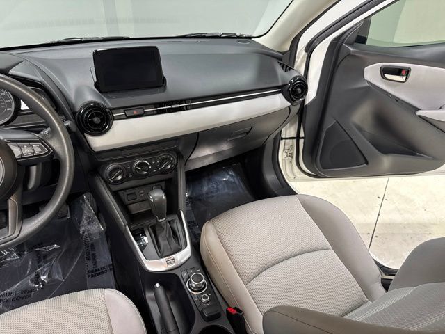 Used 2019 Toyota Yaris L FWD image 21