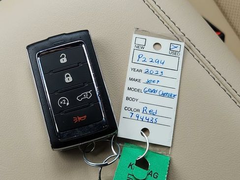 Used 2023 Jeep Grand Cherokee L Limited w/ Luxury Tech Group II RWD image 34