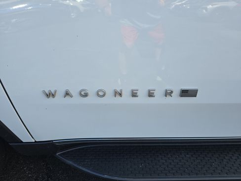Used 2022 Jeep Wagoneer Series II AWD/4WD image 12
