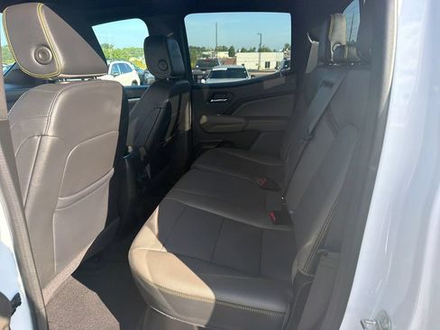 Used 2024 Chevrolet Colorado ZR2 w/ ZR2 Convenience Package III AWD/4WD image 14