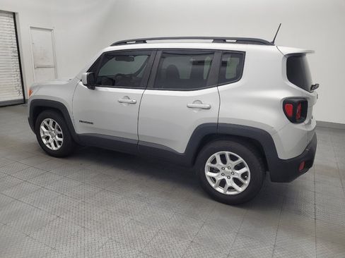 Used 2018 Jeep Renegade Latitude w/ Popular Equipment Group FWD image 3