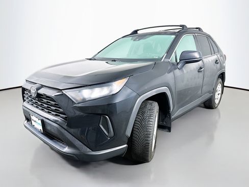 Used 2021 Toyota RAV4 LE image 3