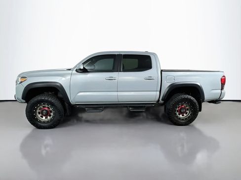 Used 2019 Toyota Tacoma TRD Off-Road AWD/4WD image 8