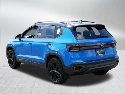 Certified 2025 Volkswagen Taos SE AWD/4WD image 5