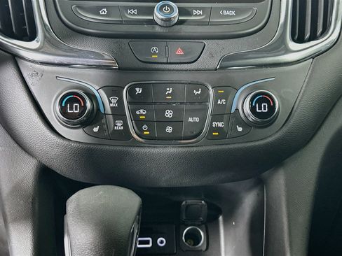 Used 2023 Chevrolet Equinox LT FWD image 24