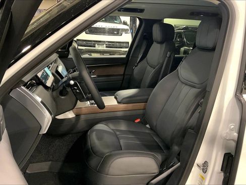 New 2025 Land Rover Range Rover SE image 9