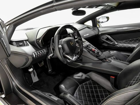 Used 2016 Lamborghini Aventador LP 700-4 image 5