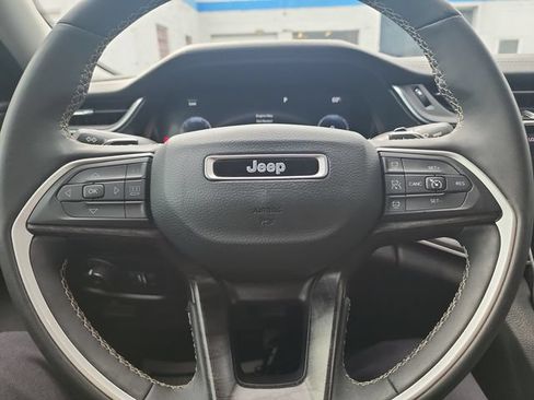 Used 2023 Jeep Grand Cherokee L Limited AWD/4WD image 21
