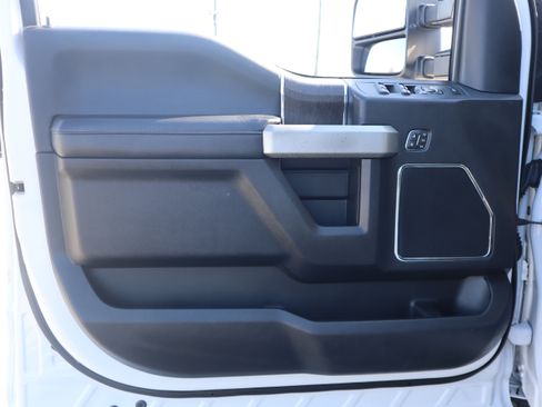 Used 2020 Ford F250 Lariat w/ Lariat Value Package image 27