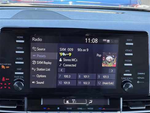 Used 2024 Toyota Sienna LE image 3