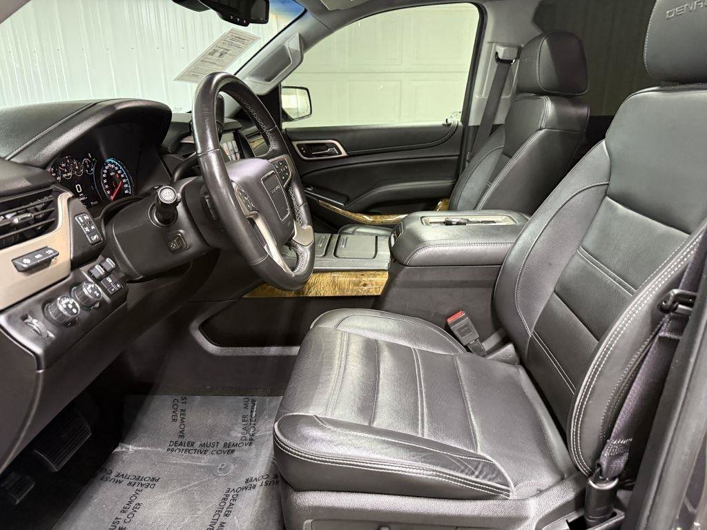Used 2017 GMC Yukon XL Denali w/ Open Road Package AWD/4WD image 12