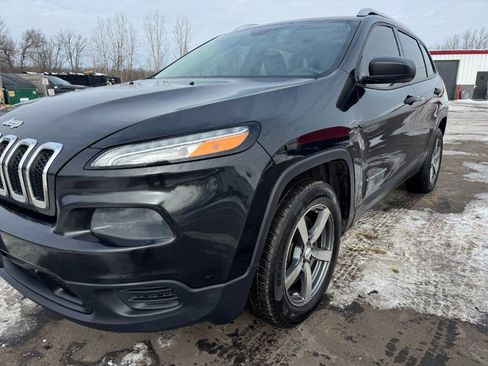 Used 2014 Jeep Cherokee Sport image 9