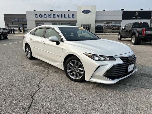Used 2019 Toyota Avalon XLE image 2
