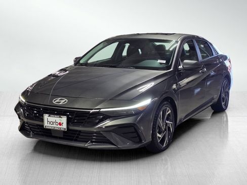 Certified 2025 Hyundai Elantra Limited image 3