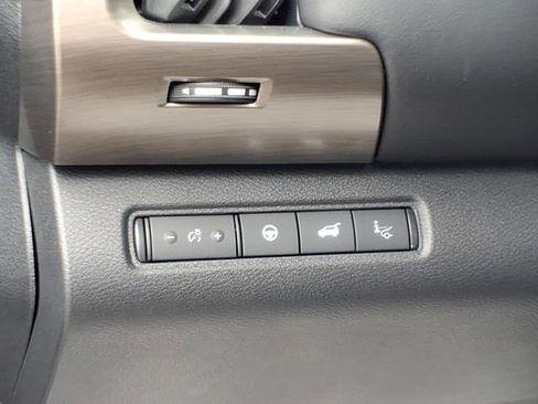 Used 2025 Nissan Pathfinder Platinum w/ Black Appearance Package image 18