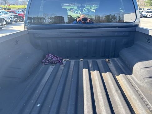 Used 2018 Nissan Frontier SV image 14