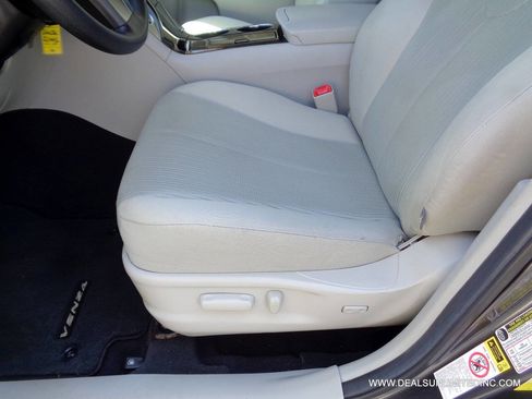 Used 2015 Toyota Venza LE image 8