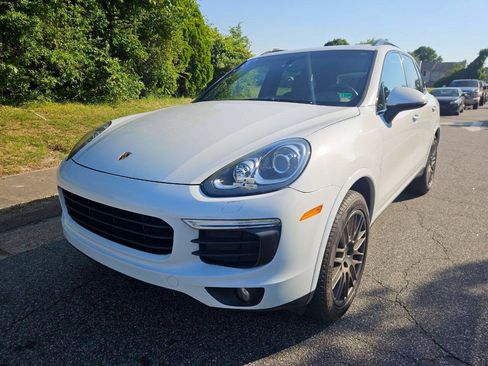 Used 2017 Porsche Cayenne Platinum Edition w/ Premium Package (PJV) AWD/4WD image 3