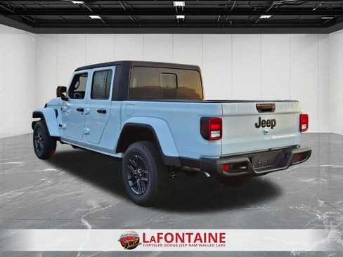 New 2025 Jeep Gladiator Sport image 3