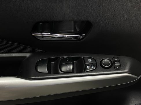 Used 2019 Nissan Kicks FWD image 13