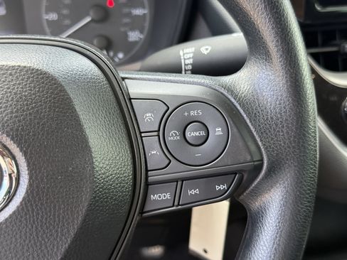 Used 2025 Toyota Corolla LE FWD image 18