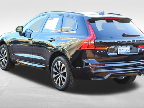 Used 2025 Volvo XC60 B5 Plus image 7