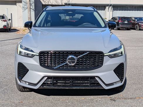 Certified 2025 Volvo XC60 B5 Plus image 9
